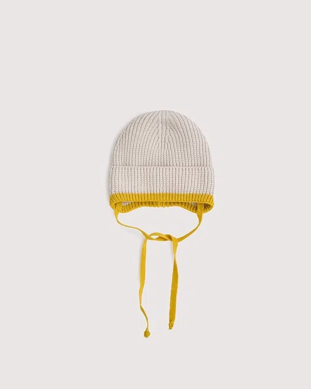 1 (32) Шапка детская Loomknits на завязках (Молочный) 1