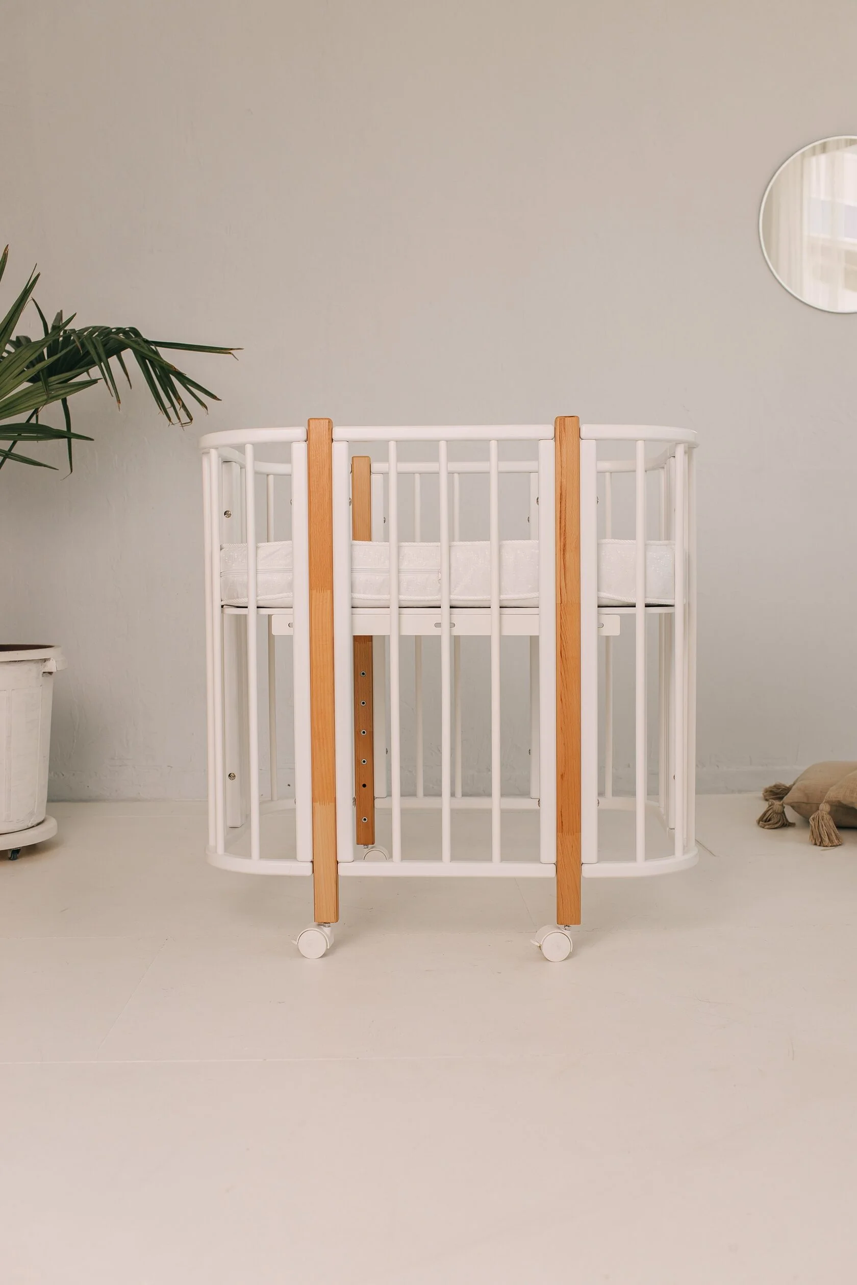 49799383 (1) Кроватка КАРАМЕЛЬ с комплектом матрасов и маятником 7