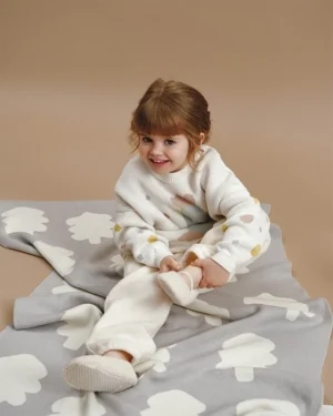 4 (11) Плед детский Loomknits Серый елочка 9