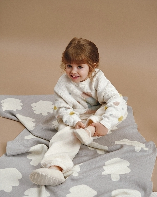 4 (11) Плед детский Loomknits Серый елочка 3