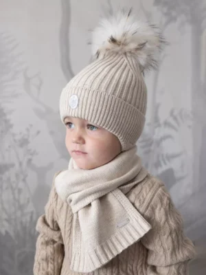 Шапка зимняя Наследник Выжанова темно-бежевая с белым меховым помпоном 6