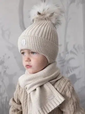 Шапка зимняя Наследник Выжанова темно-бежевая с белым меховым помпоном 5