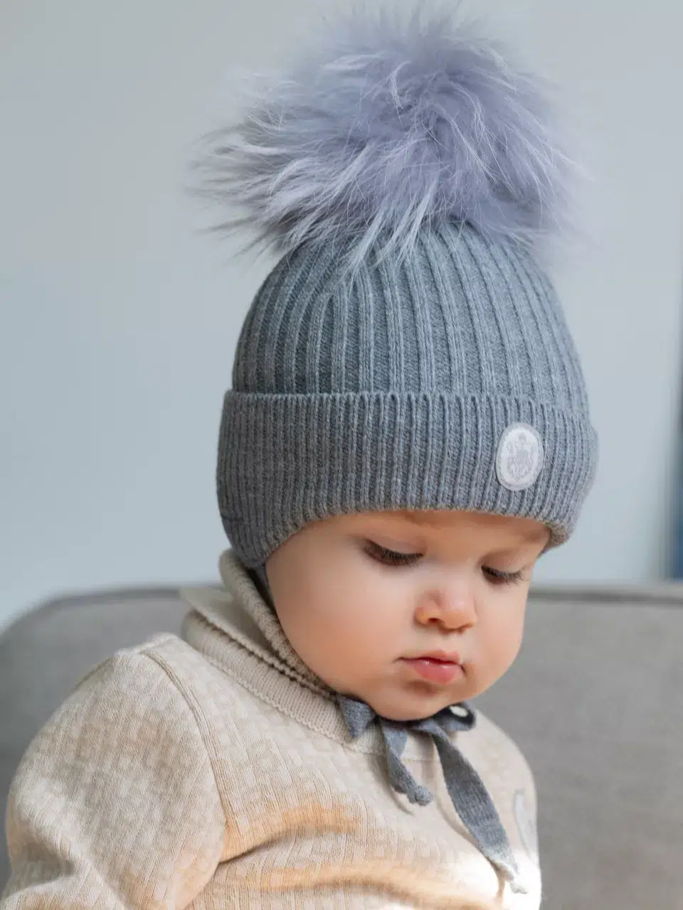 b98404d1-e024-11ed-98b8-00e04c0ab81e_61d24b9f-71bc-11ef-abbd-d45d6440942f Шапка зимняя Наследник Выжанова темно-серая с серым меховым помпоном 4