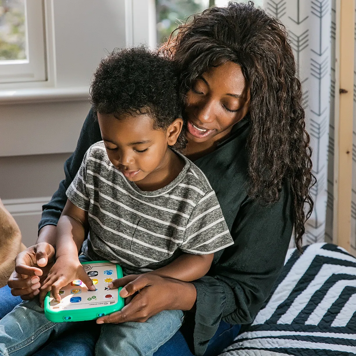 Музыкальная игрушка Hape развивающая, сенсорная "Планшет" 7