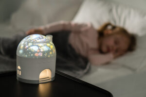 Ночник-проектор Снежный домик Roxy Kids 136