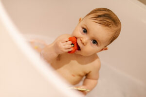 Прорезыватель для зубов Oli&Carol Pop the Poppy 6