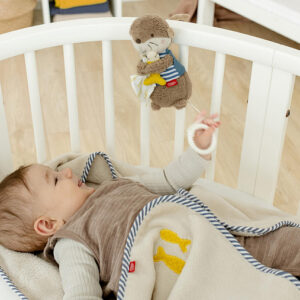 Музыкальная игрушка-подвеска FEHN Выдра Тео 6