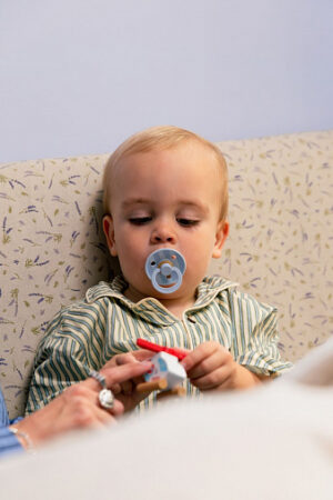 BIBS_AW24_Studio_Collection_Model_21 Набор пустышек латексных BIBS Studio Colour, 2 шт. - Block, 6+ мес. 6