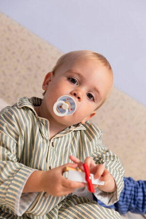 BIBS_AW24_Studio_Collection_Model_5 Набор пустышек латексных BIBS Studio Colour, 2 шт. - Block, 6+ мес. 7