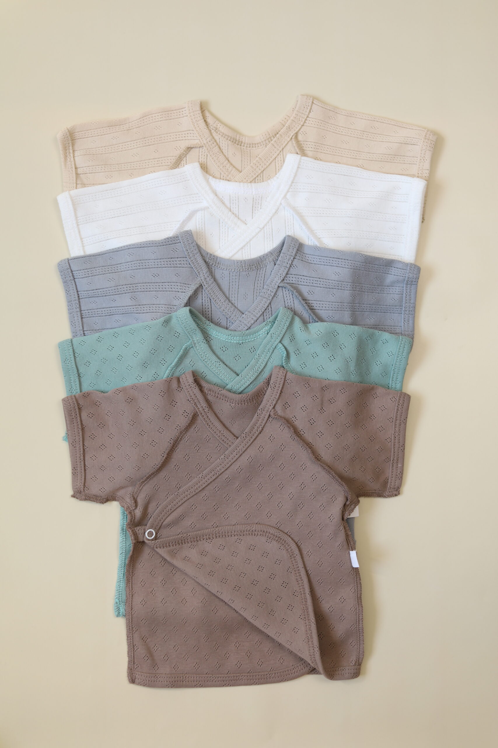 Распашонка MATUSHKIN с запахом, короткий рукав, с отворотами, швы наружу, трансферная рибана 1