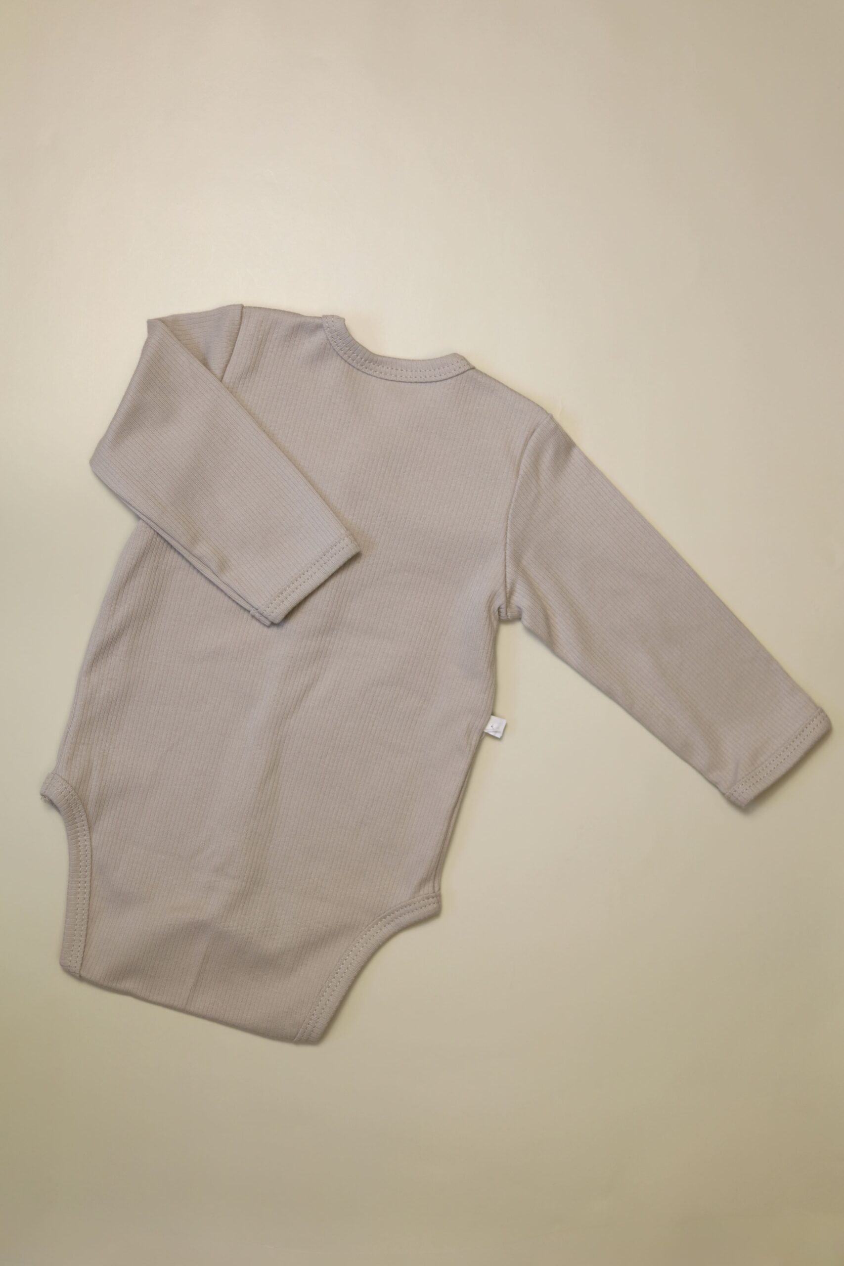 Bodi MATUSHKIN prjamaja zastezhka, dlinnyj rukav, shvy vnutr' ,interlok-lapsha(4) Боди MATUSHKIN прямая застежка, длинный рукав, швы внутрь, интерлок-лапша, цвет серо-бежевый