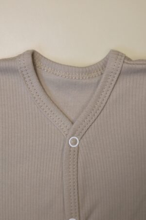 Bodi MATUSHKIN prjamaja zastezhka, dlinnyj rukav, shvy vnutr' ,interlok-lapsha(5) Боди MATUSHKIN прямая застежка, длинный рукав, швы внутрь, интерлок-лапша, цвет серо-бежевый