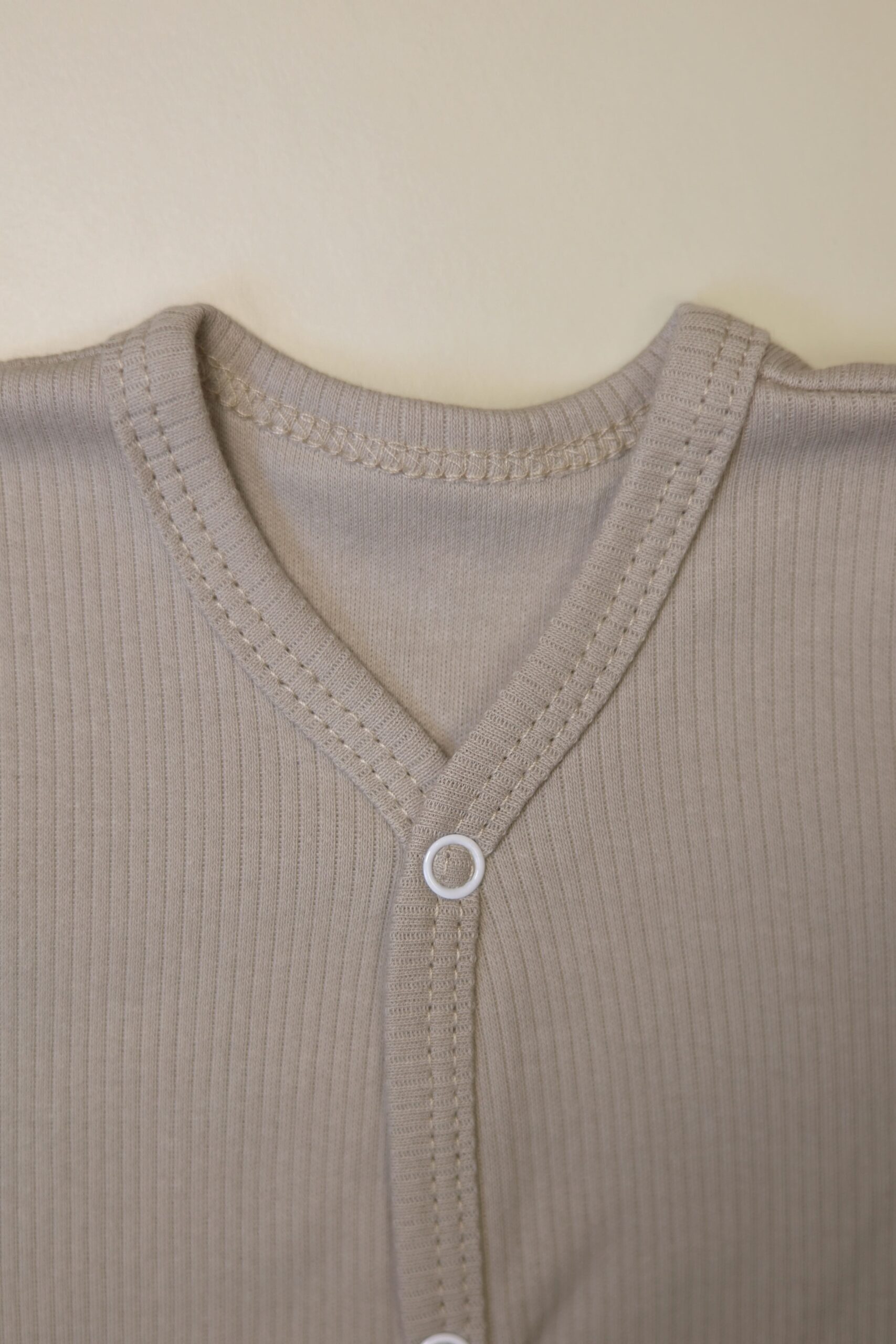 Bodi MATUSHKIN prjamaja zastezhka, dlinnyj rukav, shvy vnutr' ,interlok-lapsha(5) Боди MATUSHKIN прямая застежка, длинный рукав, швы внутрь, интерлок-лапша, цвет серо-бежевый