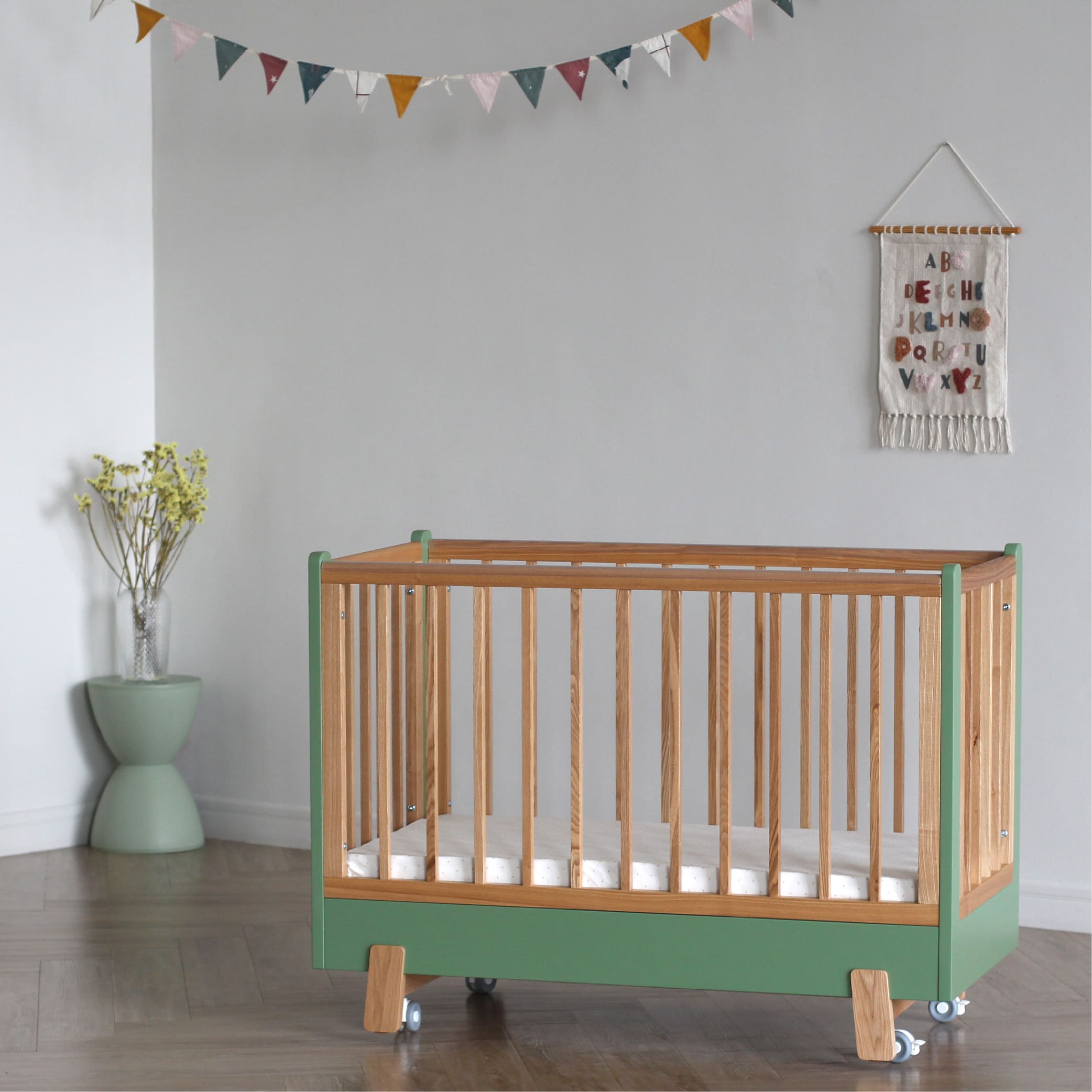 Детская кроватка "Фабрика Облаков" Onlybaby Scandi зелёная 1 зеленая_кроватка